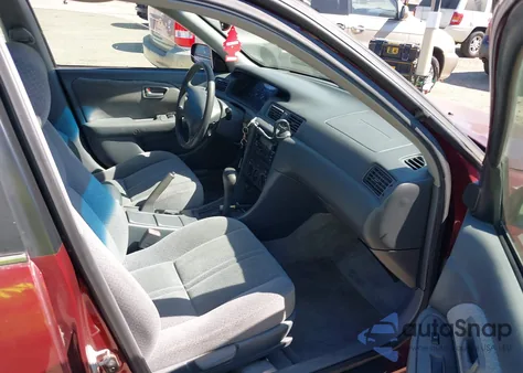 2001 Toyota Camry Le z USA, uszkodzony, nr VIN JT2BG22K610587975